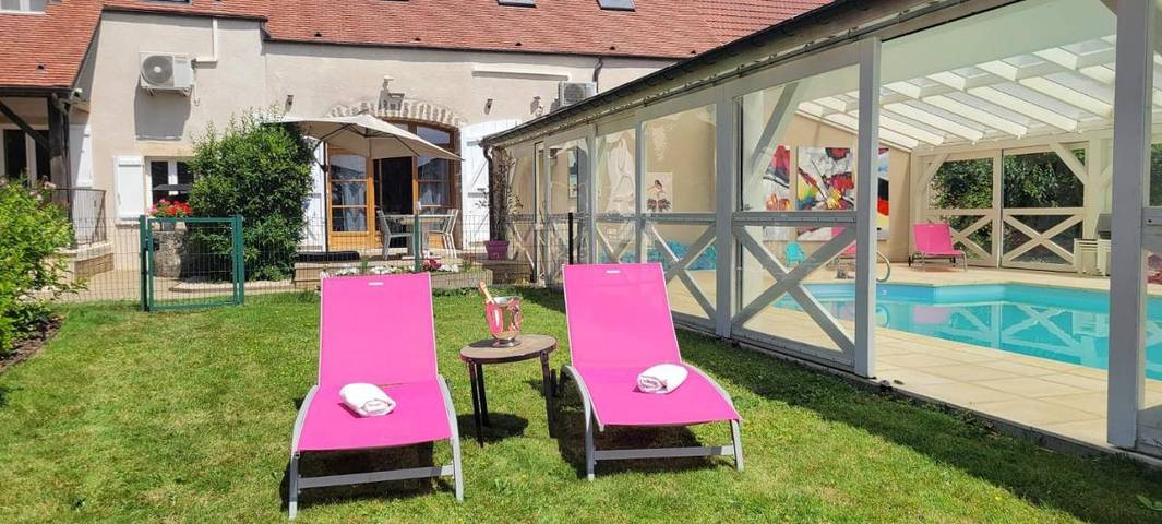 Gîte pour 4 personnes, avec Terrasse ainsi que Jardin et Piscine dans Corrombles