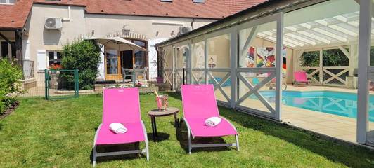 Gîte pour 4 personnes, avec piscine et jardin dans Corrombles