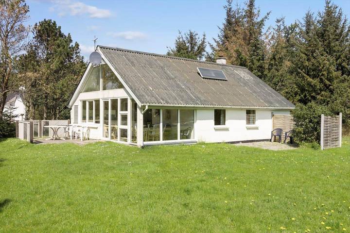 Ferienhaus für 4 Personen, mit Terrasse und Garten in Vorupør