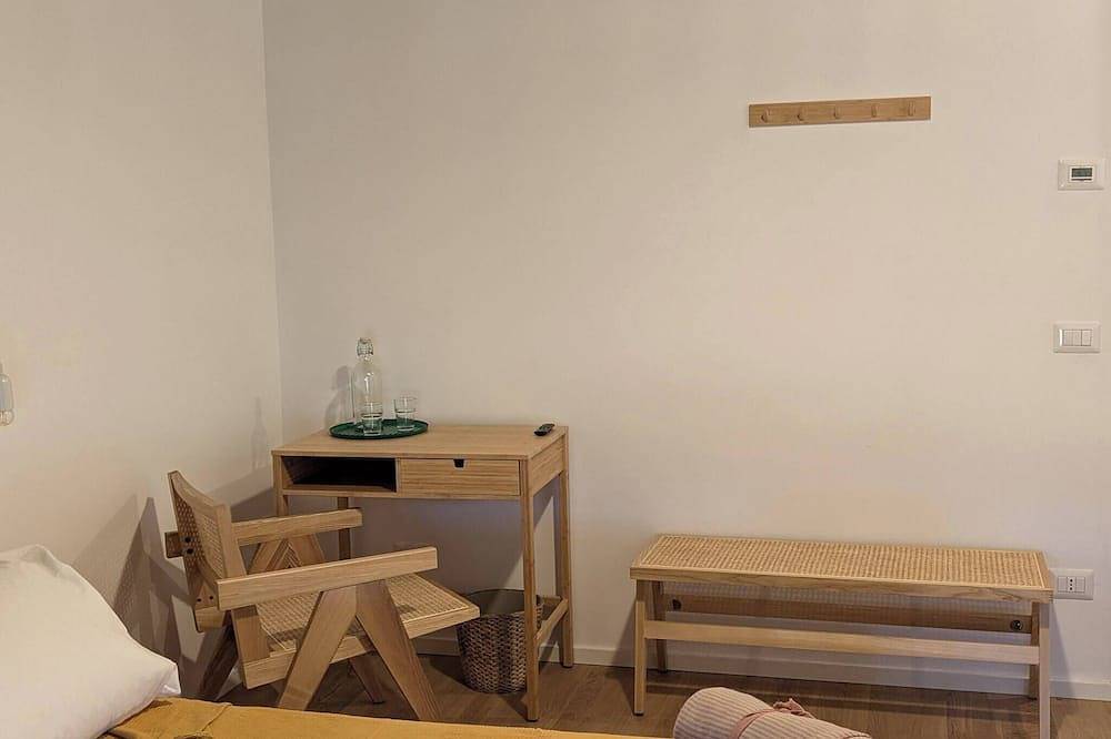 Entire apartment, Charming Italian Countryside Retreat for Family Getaways in Fregene, Rome Province
