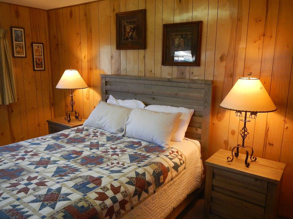 Blockhaus mit modernen Annehmlichkeiten, zu Fuß in die Stadt. in Buena Vista, Chaffee County