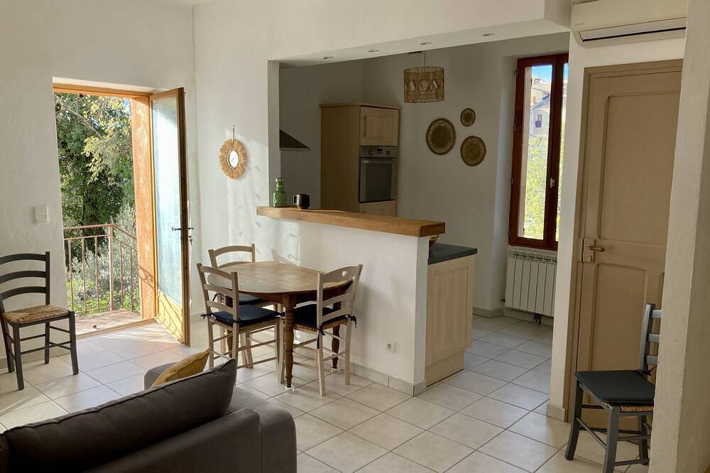 Lovely house, only 3 minutes from the village of Callas in Callas, Draguignan region