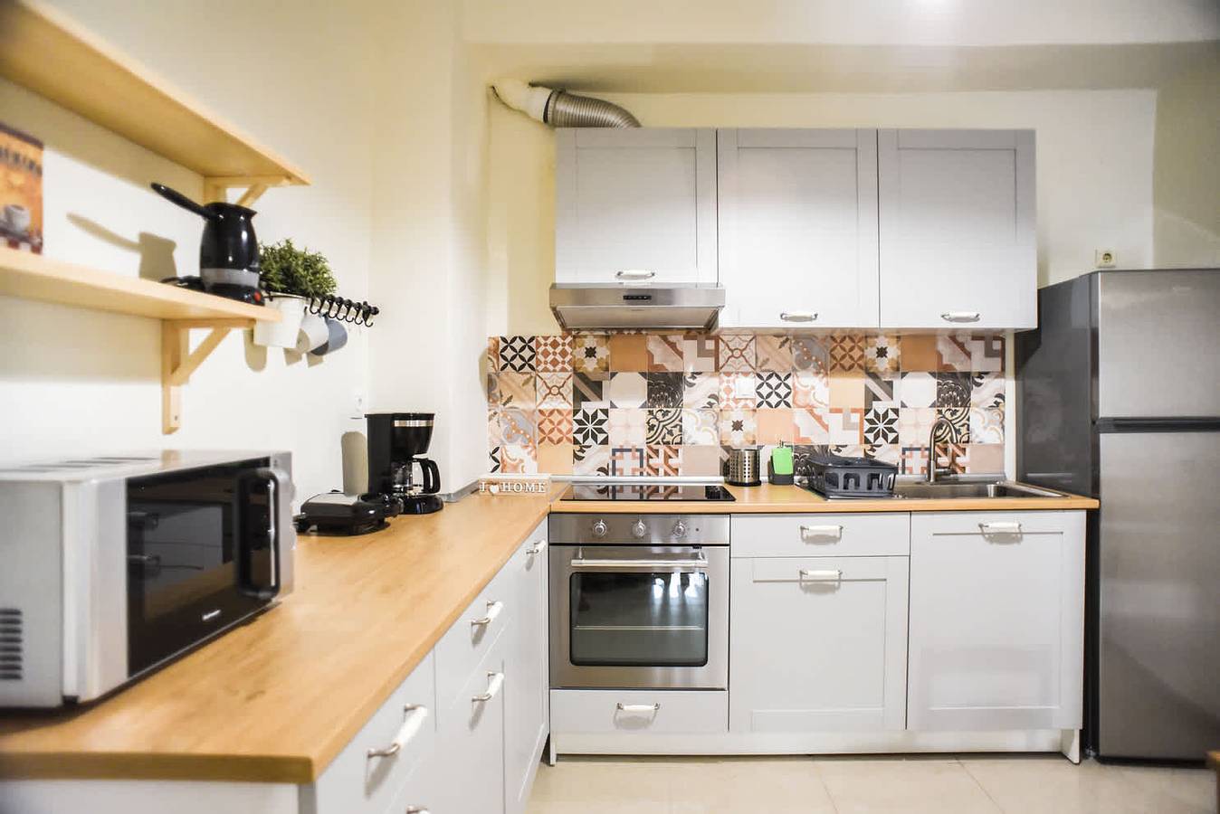Appartement entier, Spacious 2 Bd Seafront Escape in Volos w Patio in Magnisia