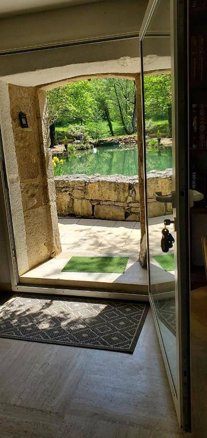Location de vacances pour 4 personnes, avec jardin ainsi que vue et vue sur le lac, animaux acceptés à Causse-et-Diège - 2