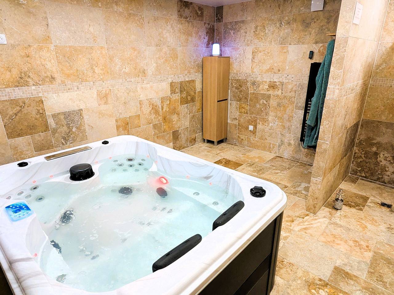 La Rosace: Maison de vacances paisible avec jacuzzi à Saint-Martin-d'Ordon in Saint-Martin-d'Ordon, Yonne