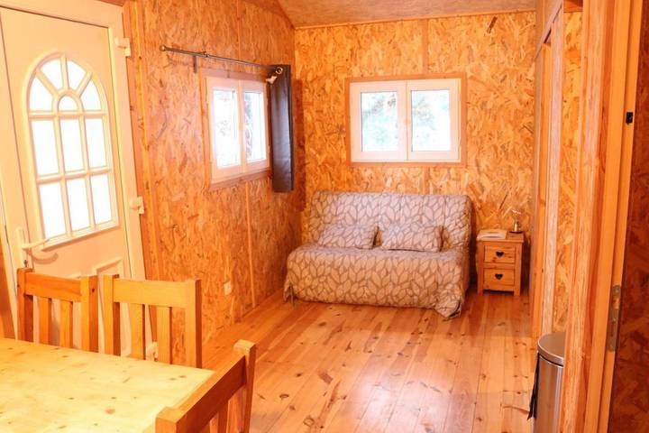 Gîte pour 7 personnes, avec vue ainsi que vue sur le lac et jardin à Montregard
