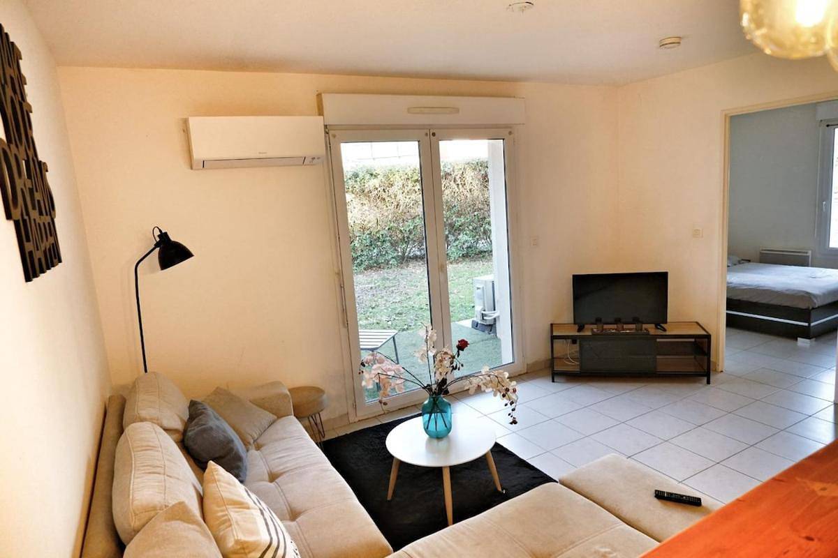 Appartement entier, Le Cocoon Jasmin T2 Rdc cosy avec jardin clos in Villeneuve-sur-Lot, Région de Villeneuve-sur-Lot