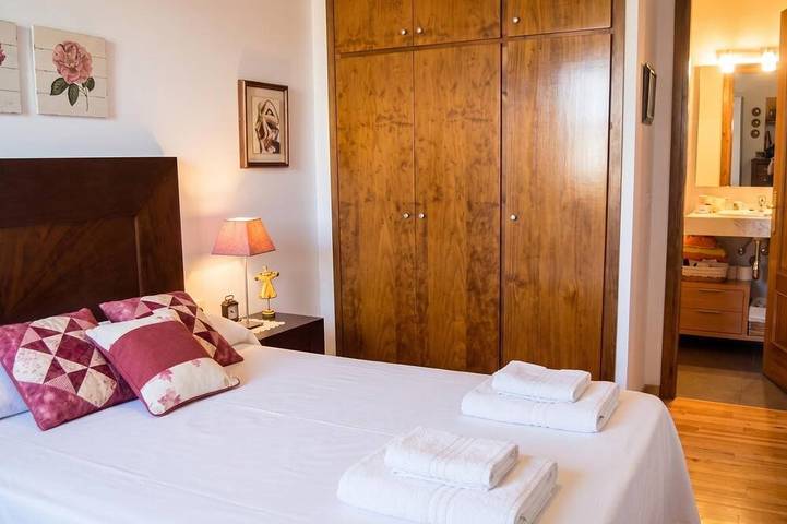 Entire apartment, Duplex 4 rooms Terrace, Fireplace, Wi-Fi, Dryer and 8 Pax in La Masella, Alp