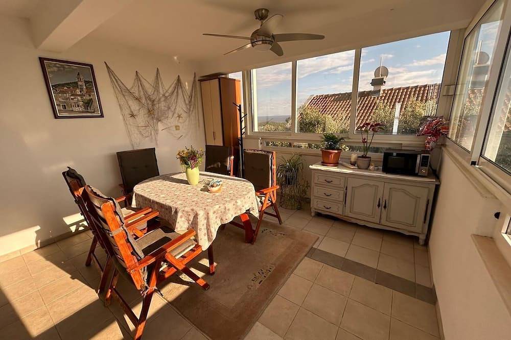 Ganze Wohnung, 1-Zimmer-Ferienwohnung mit Terrasse und Meerblick Rukavac, Vis (A-8897-a) in Rukavac, Vis