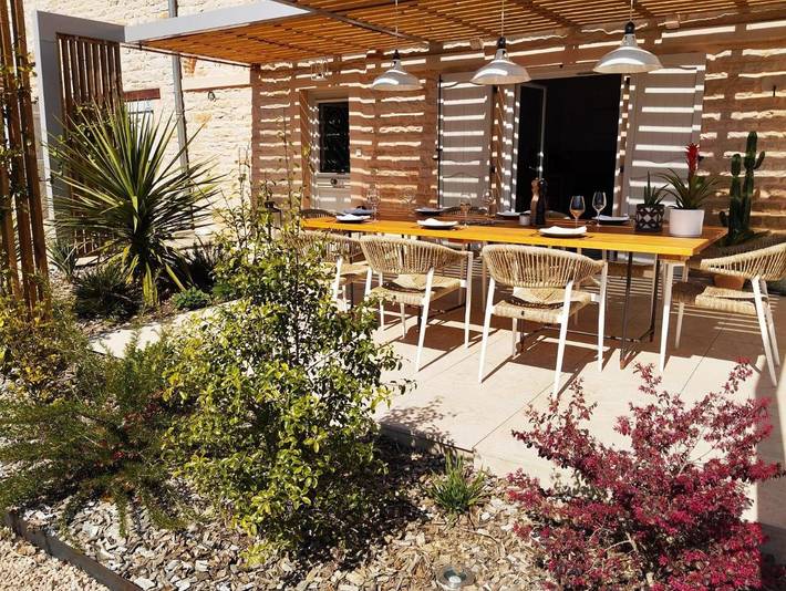 Location de vacances pour 8 personnes, avec Terrasse ainsi que Jardin et Piscine dans Manziat