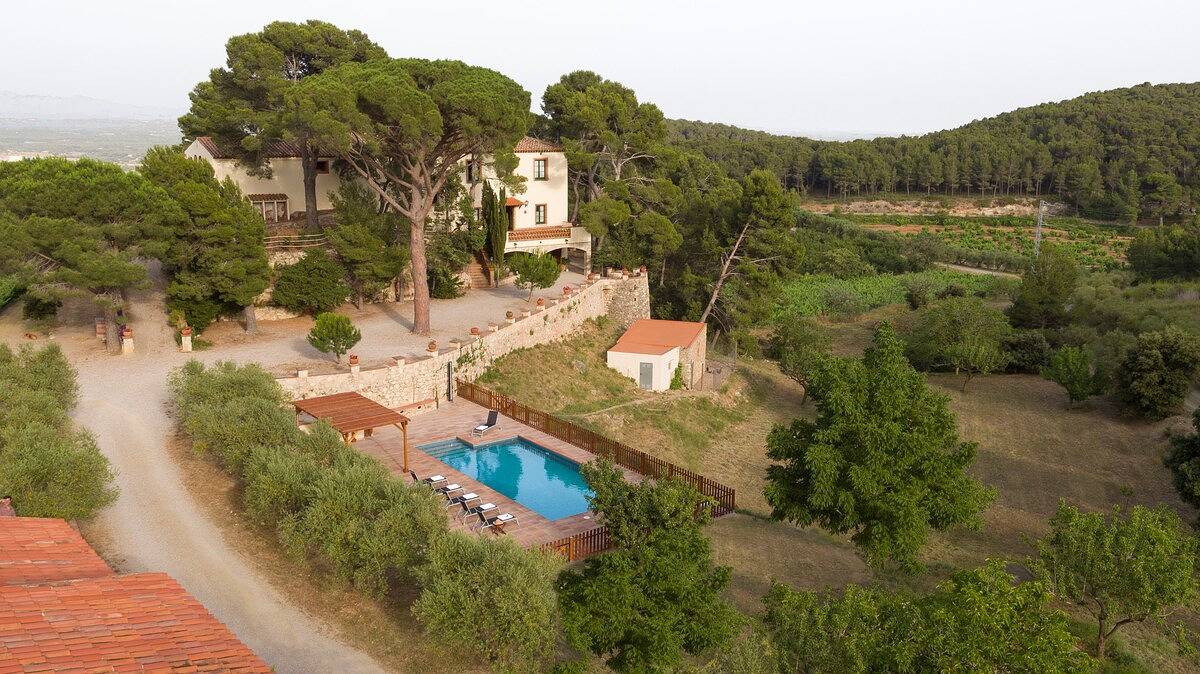 Chalet para 18 personas con piscina in Figuerola del Camp, Alto Campo