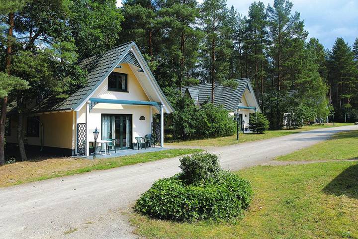 Ferienhaus für 2 Personen, mit Terrasse und Pool sowie Sauna in Nossentiner Hütte - 4