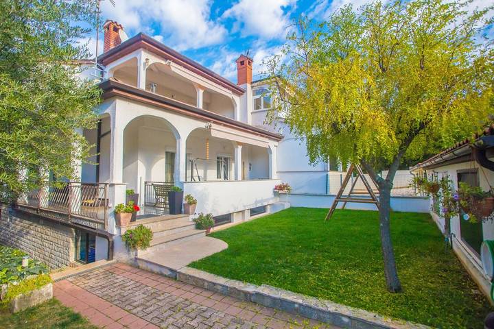 Ferienwohnung für 2 Personen, mit Garten und Balkon in Poreč