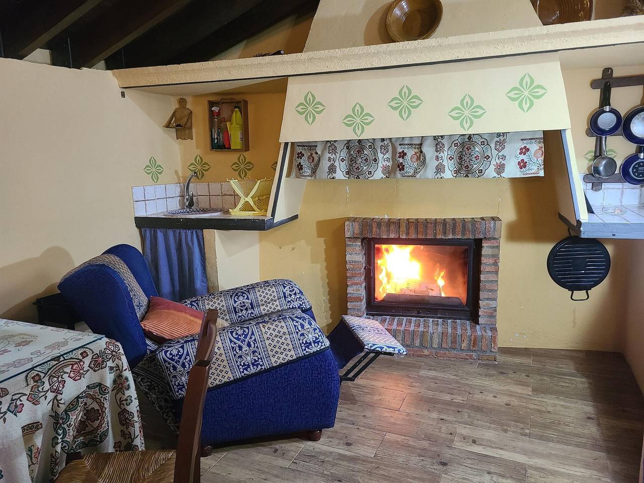 Vintage Farmhouse in Algarinejo with Terrace in Fuentes de Cesna, Algarinejo