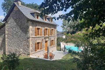 Gîte pour 8 personnes, avec jardin et terrasse à Lanuéjouls