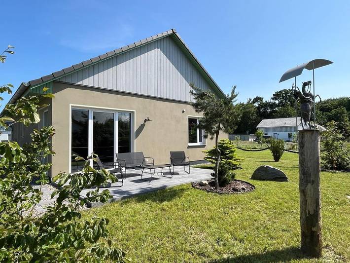 Ferienhaus für 4 Personen, mit Terrasse und Garten sowie Sauna in Altenpleen