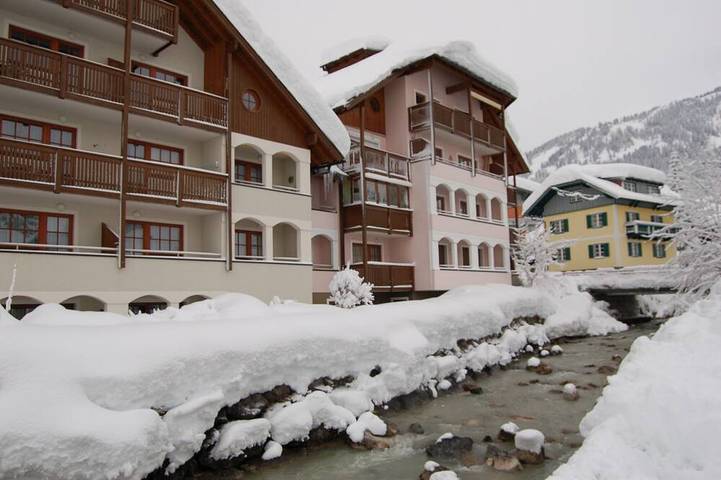 Ferienwohnung für 4 Personen, mit Pool und Sauna sowie Balkon in Rußbach am Paß Gschütt