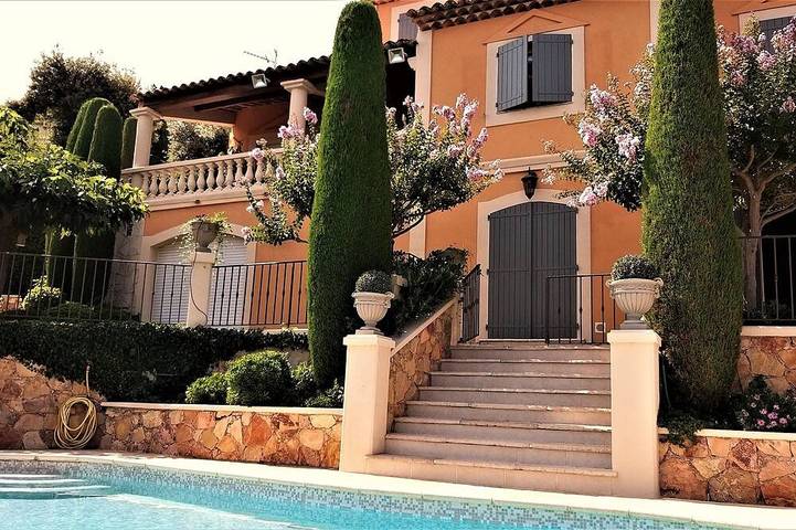Ganze Wohnung, Apartment in charmanter Villa mit Panoramablick auf das Meer und die Côte d'Azur in Cabris, Mittelmeerküste (Frankreich)