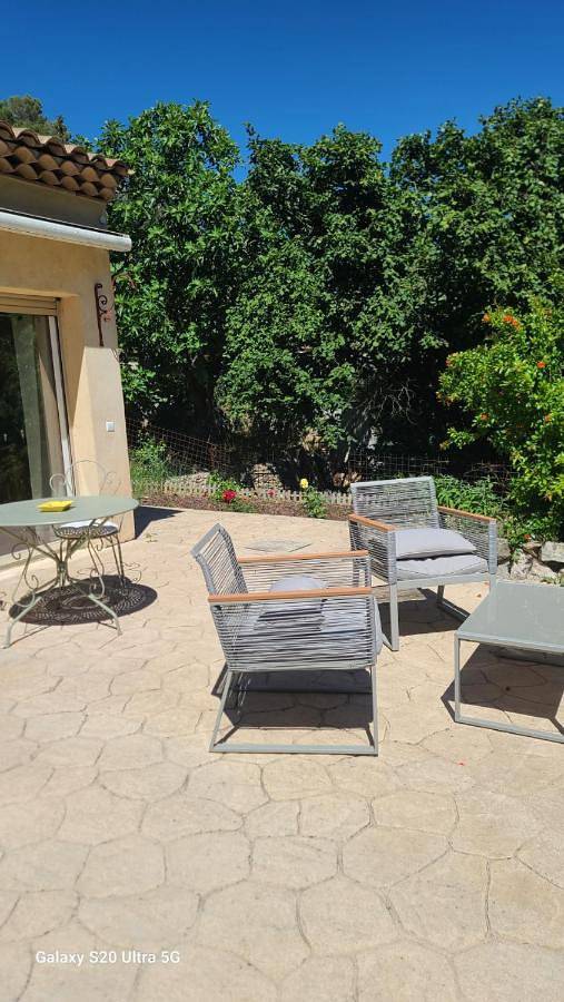 Location de vacances pour 2 personnes, avec jardin ainsi que vue et piscine à La Trinité - 2