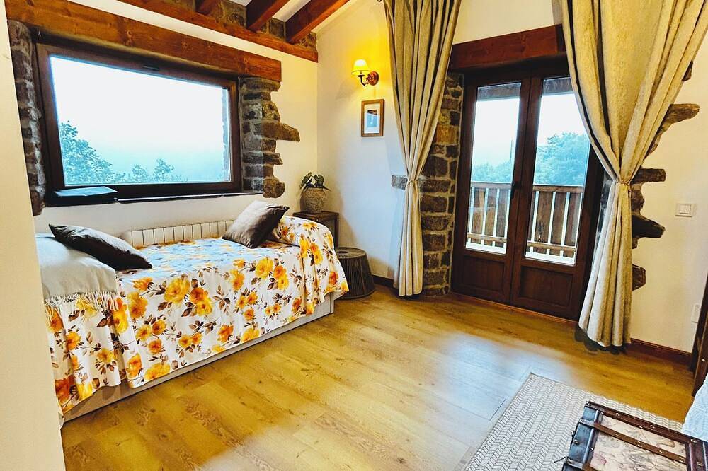 Casa con vistas increíbles 360º a espectacular y único paisaje de montaña. in La Pedrosa, San Roque de Riomiera