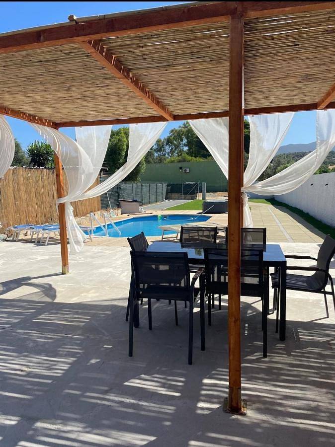 Villa con piscina per 4 persone, con idromassaggio e piscina nonché terrazza, con animali domestici in