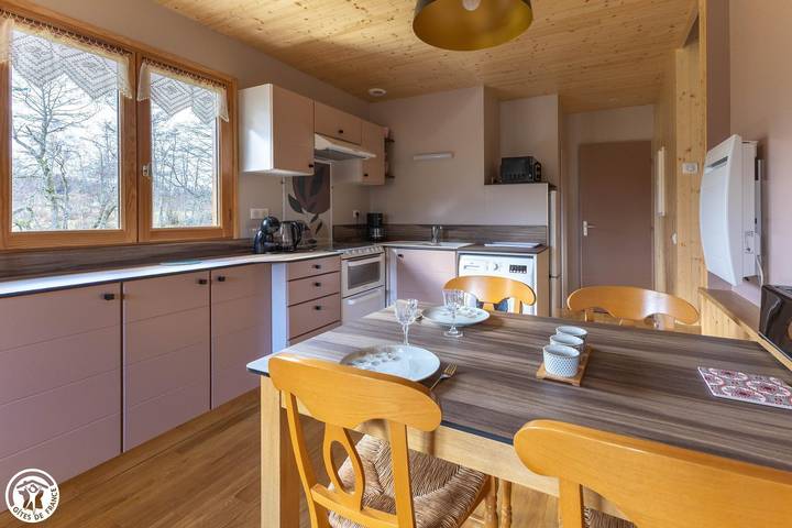 Gîte pour 4 personnes, avec Terrasse ainsi que Jardin et Vue à Saint-Étienne-de-Chomeil