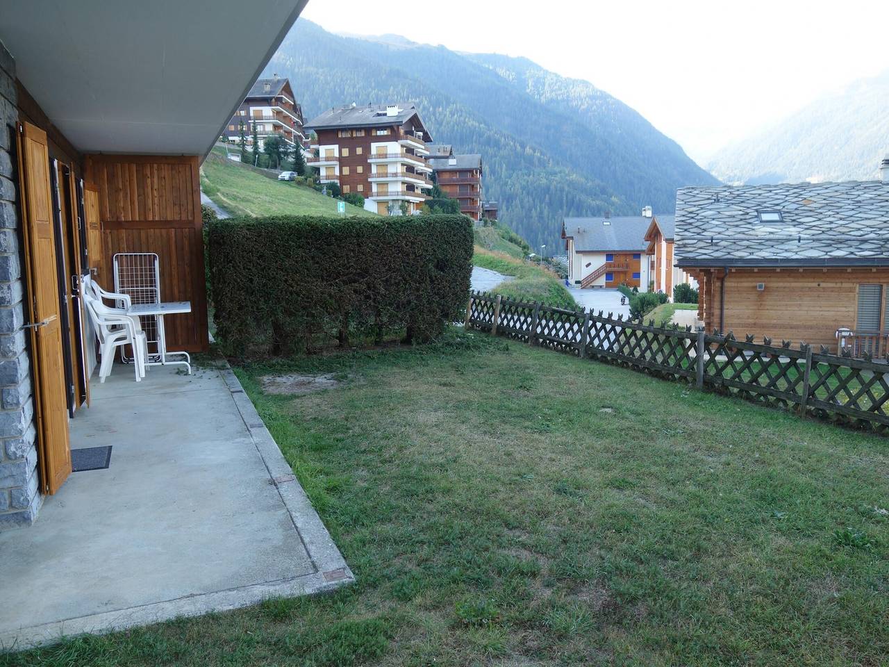 Appartement entier, Agréable appartement avec patio dans les collines in Salins (Sion), Sion