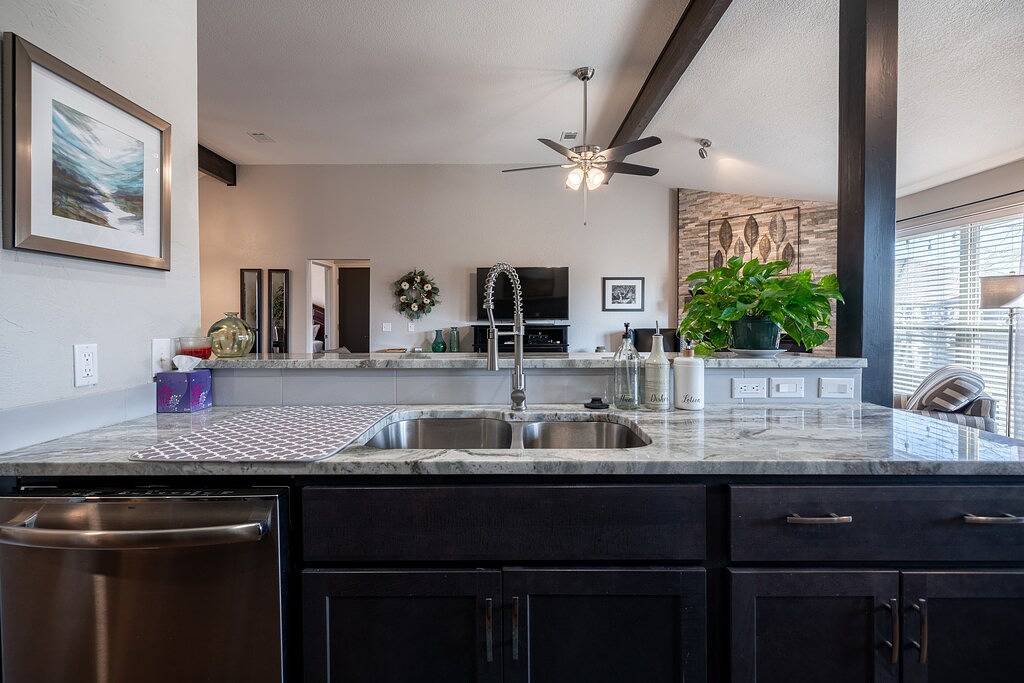 Modernes, aktualisiertes und komfortables Haus - 3bd / 2ba - Haustierfreundlich - 2 Könige / 1 Königin in Edmond, Oklahoma County