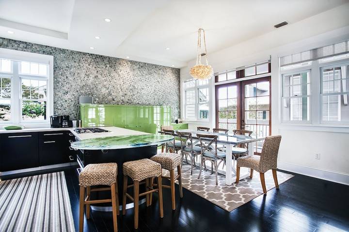 Vacation rental for 12 people, with balcony and pool in Rosemary Beach