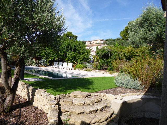 Gîte pour 4 personnes, avec terrasse ainsi que piscine et jardin à Pernes-les-Fontaines - 2
