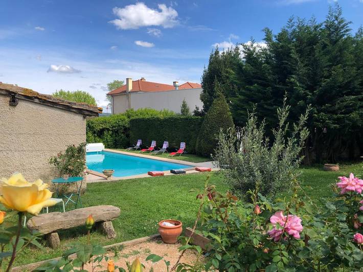 Gîte pour 4 personnes, avec piscine et jardin à Chonas-l'Amballan - 2
