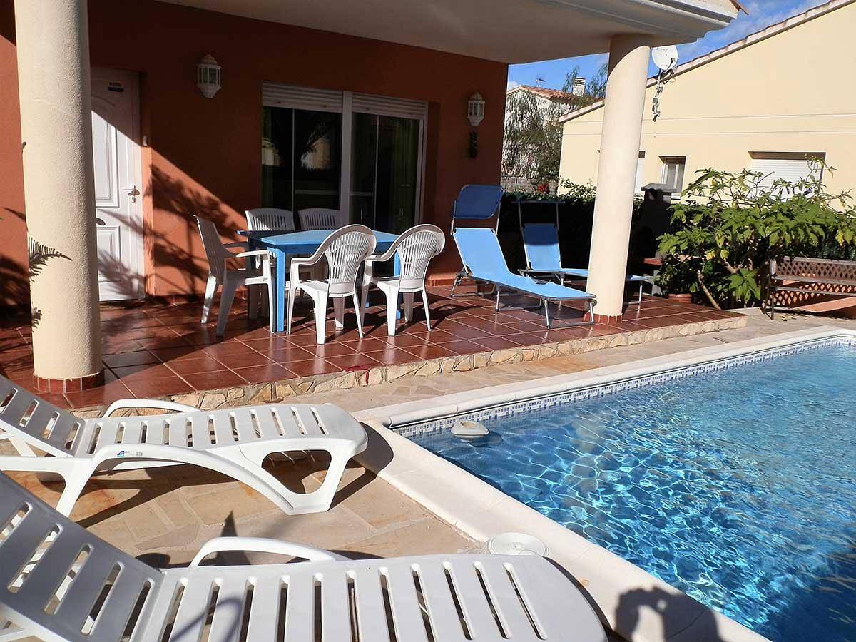 Casa Jeroni, Ideal house for your holidays near the sea, free wifi, optional air conditioning, private pool, pets allowed, dog’s beach in Riumar, Delta de l'Ebre