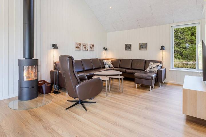 New luxury holiday home with games room and hot tub - electricity included in Blavand, Varde Region