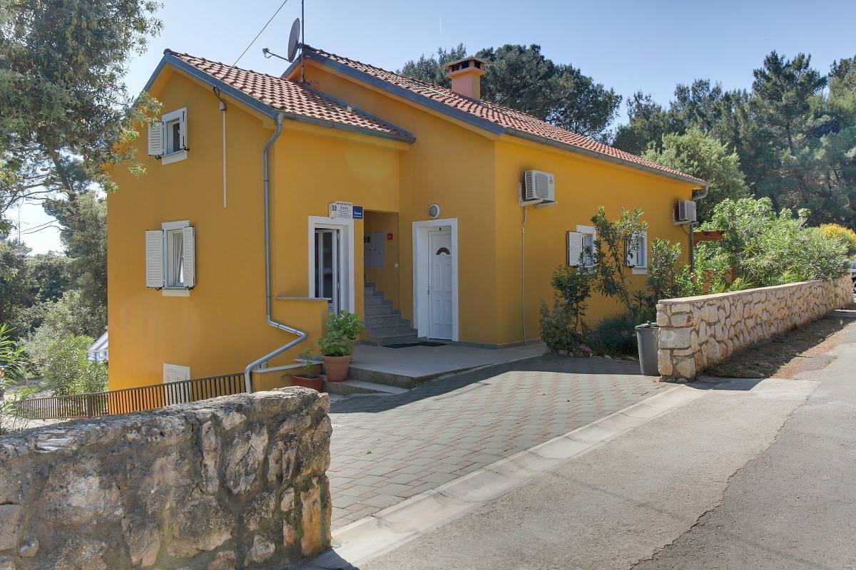 Ganze Wohnung, 1-Zimmer-Ferienwohnung mit Terrasse Artatore, Losinj A-8022-a in Aratore, Kvarner Inseln