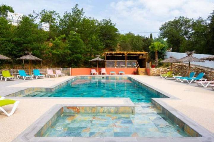 Mobilheim mit Terrasse im Campingplatz Mas Llinas in Le Boulou, Mittelmeerküste (Frankreich)