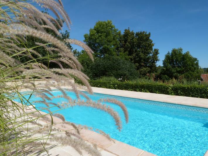 Gîte pour 6 personnes, avec jardin ainsi que terrasse et piscine à Berganty
