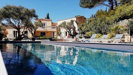 Gîte pour 2 personnes, avec piscine ainsi que vue et jardin à Le Beausset