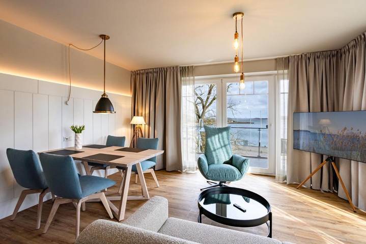Bungalow für 2 Personen, mit Balkon und Terrasse sowie Seeblick und Ausblick