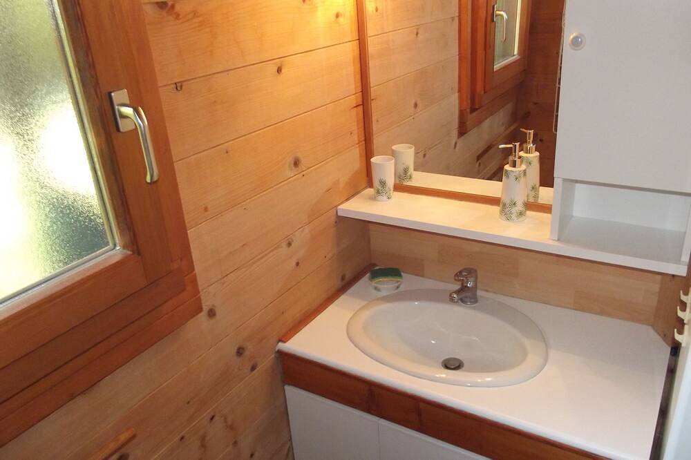 Bourgogne, gite en chalet bois près de Vézelay. in Saint-Moré, Arrondissement d'Avallon