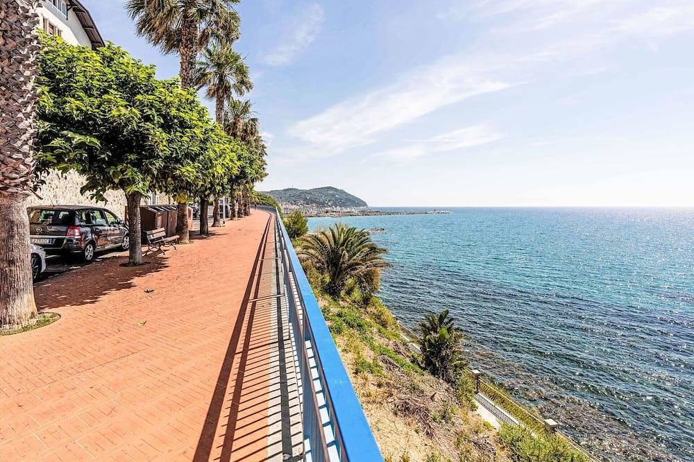 Merveilleuse maison de vacances pour 4 personnes avec Wifi et terrasse in Spiaggia d'Oro (Imperia), Imperia