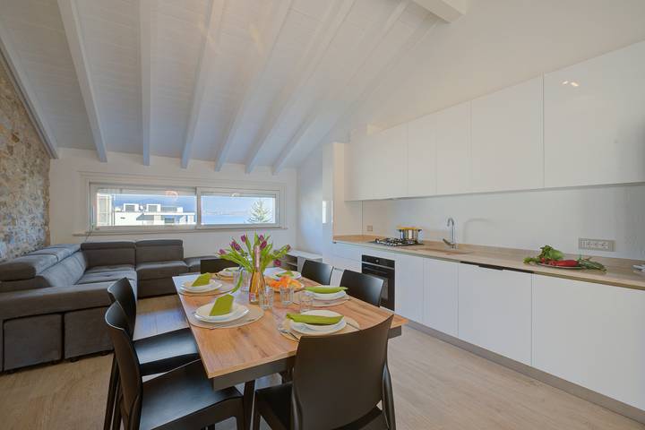 Location de vacances pour 6 personnes, avec Vue sur le lac à Peschiera del Garda