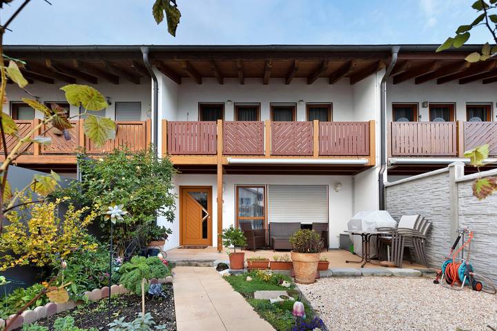 Geheel appartement, Studio 'Souterrain' met gedeeld terras, tuin en wifi in Volkertshausen, Hegau