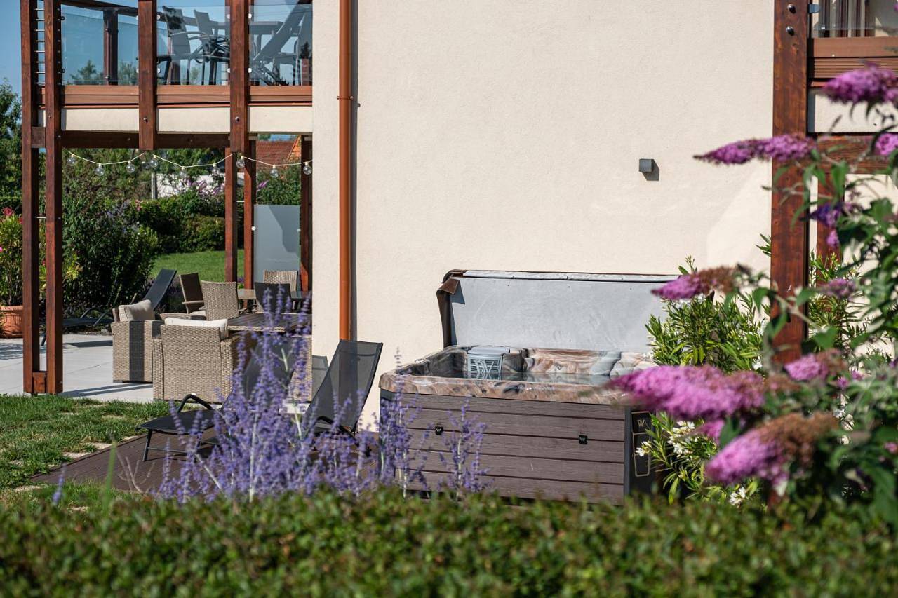 Ganze Wohnung, Aranymandula apartmanok in Balatonakali, Balatonfüredi járás