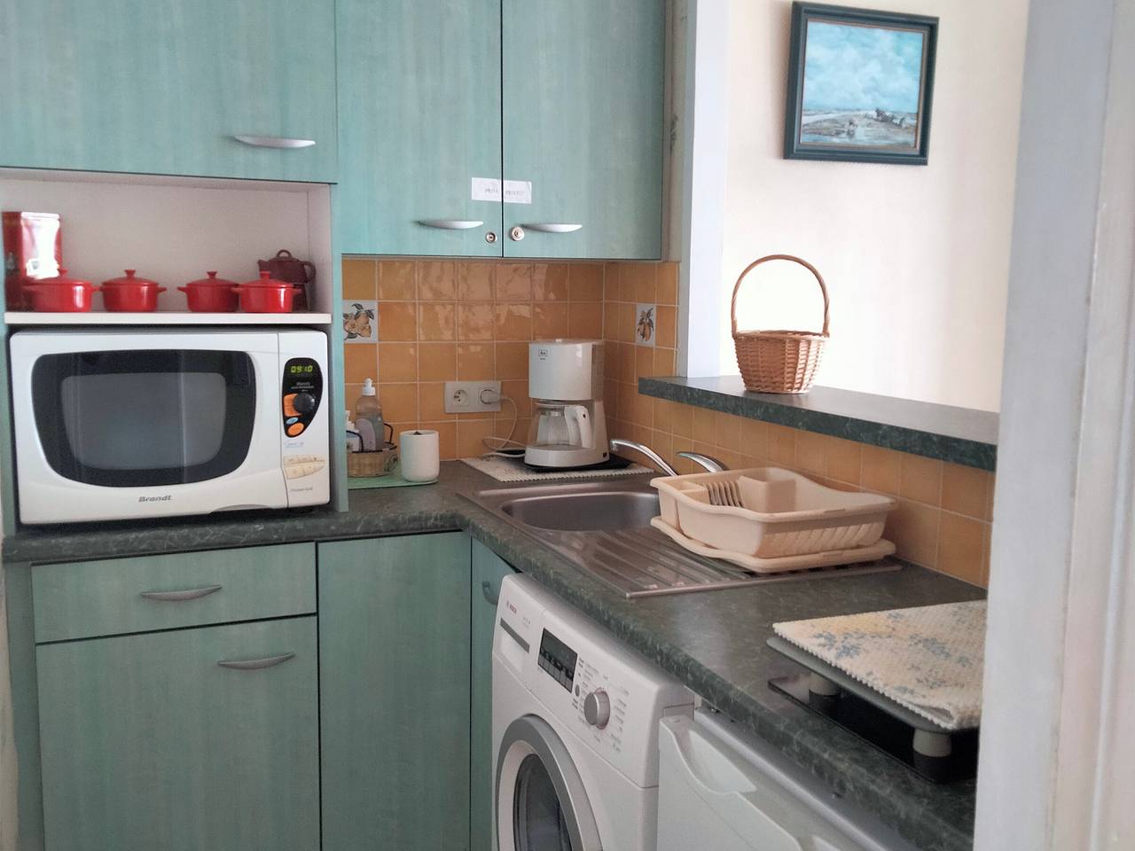 Entire studio, Beachfront Studio with Balcony & Ocean View in Les Sables d'Olonne in Les Sables-d'Olonne, Vendée