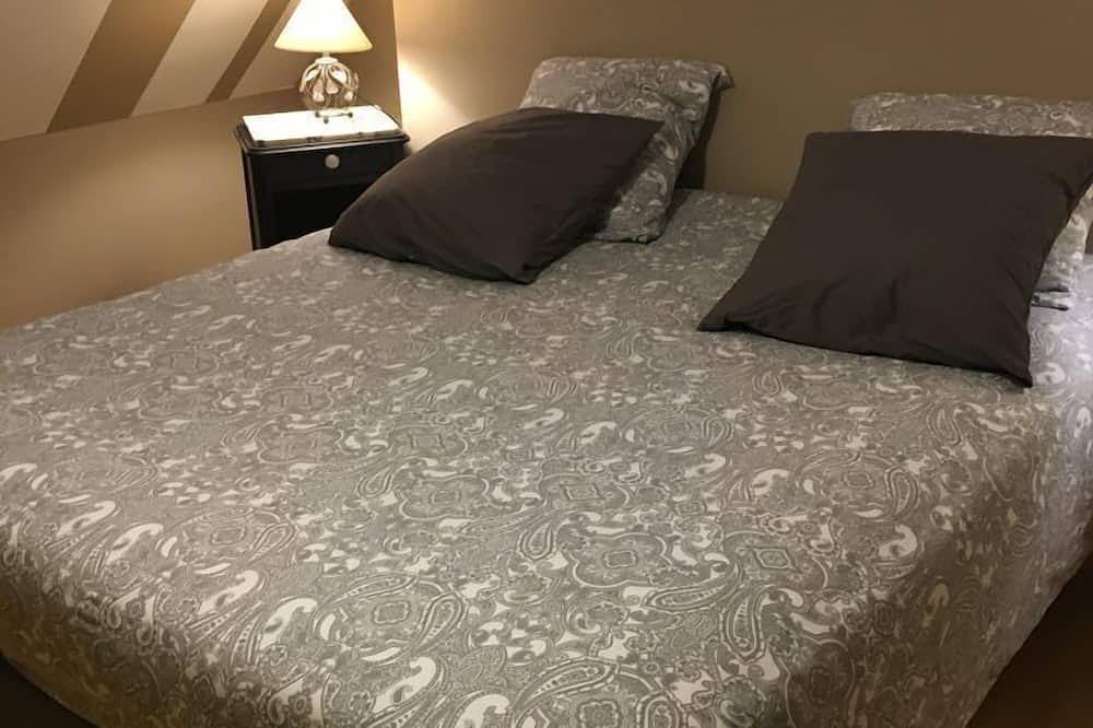 Penty Yves in a 17th century Métairie Bretonne *** for 4 people in Crozon, Châteaulin region