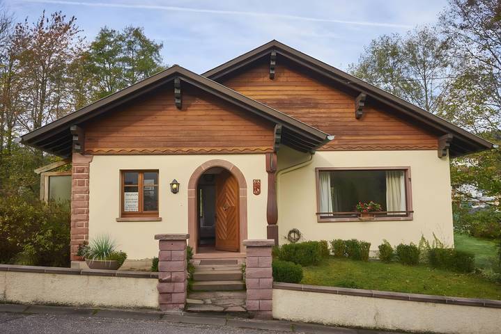 Vakantiehuis 'Gîte Des Marronniers' met Uitzicht op de Bergen, Privéterras en Tuin in Le Hohwald, Regio Sélestat-Erstein