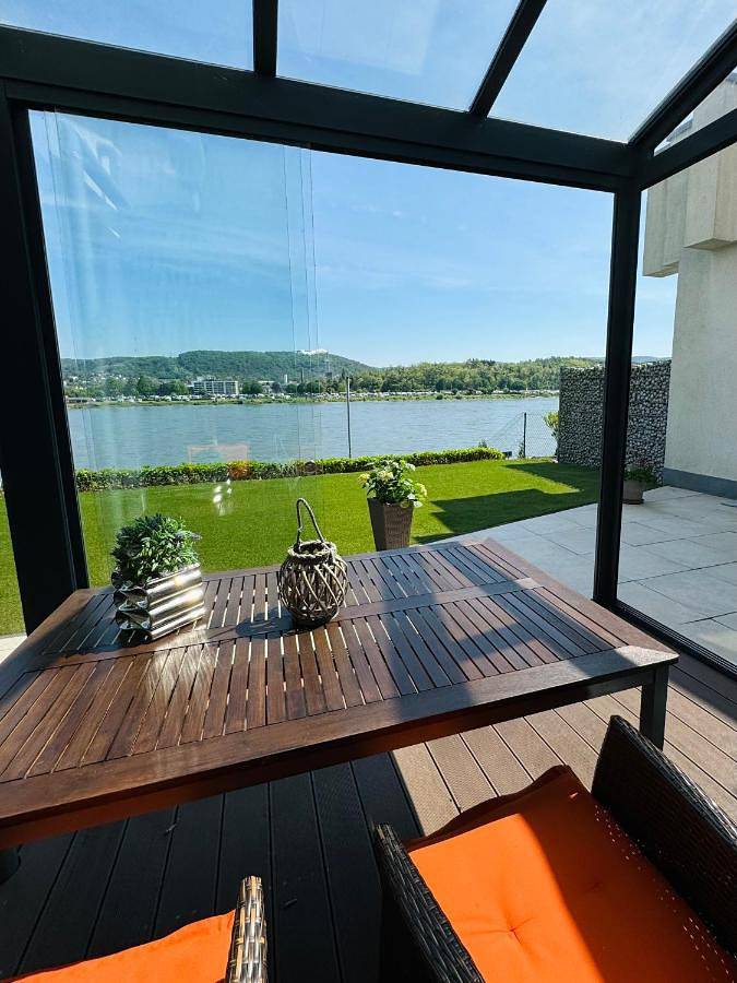 Exklusive 2-Zimmer Ferienwohnung mit direktem Rheinblick in Bad Breisig, Osteifel