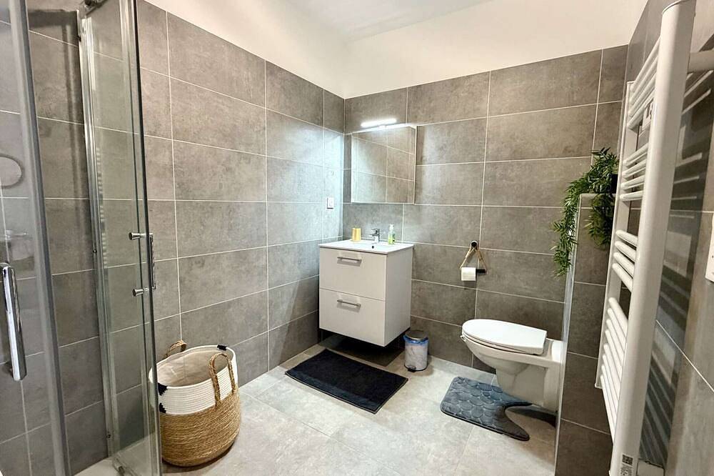 Appartamento intero, New apartment, Ac, parking - 2 guests in Folelli, Penta di Casinca