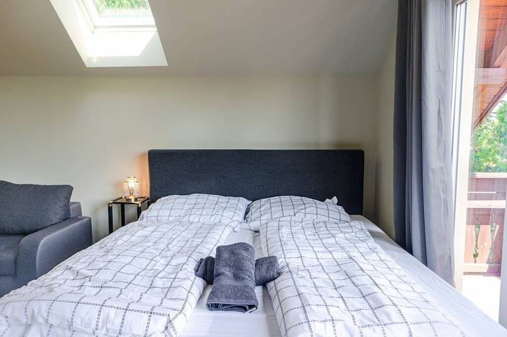 Comfy Room in Shared Villa w/ Free Parking in Floridsdorf, Wien