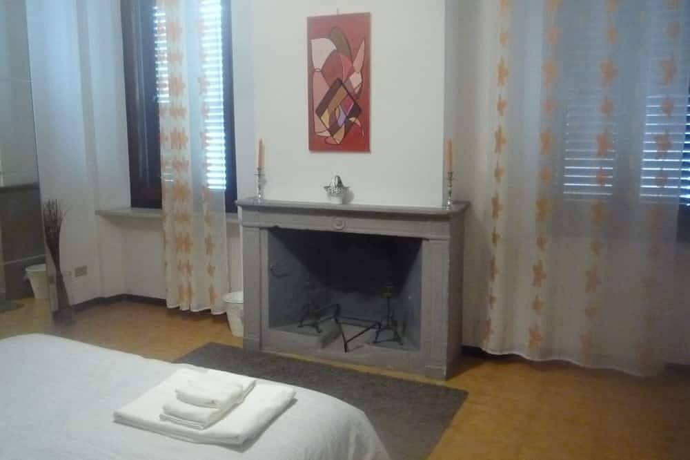 Geheel appartement, Stanza spaziosa e luminosa nel centro storico di Parma in Oltretorrente (Parma), Parma